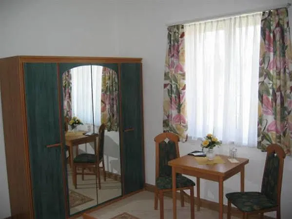 Fliegerhorst Гостевой дом 3*